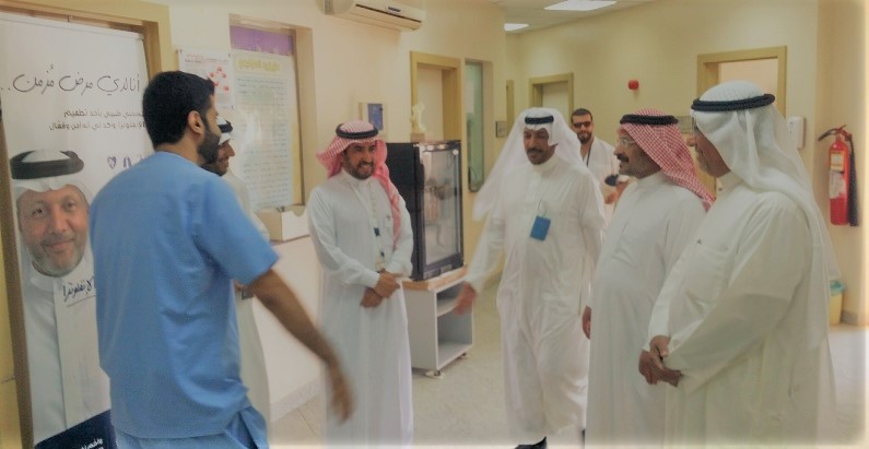 التقى العاملين والمرضى المراجعين … فريق زيارات أصدقاء المرضى تفقد مركز صحي جنوب عنيزة