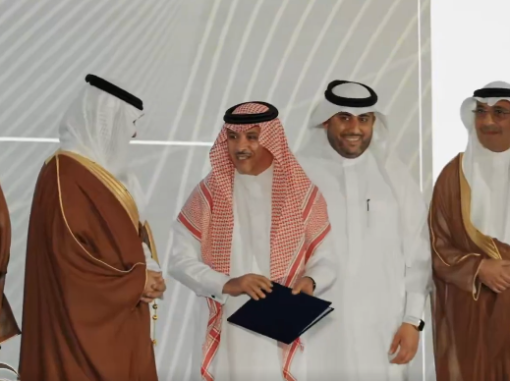 وزير الصحة يُكرّم جمعية أصدقاء المرضى بعنيزة